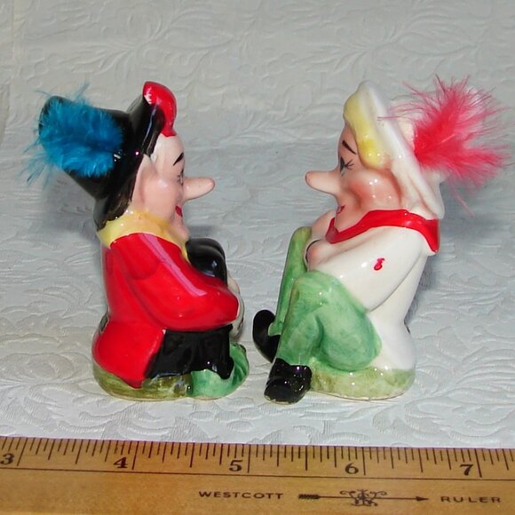 Vtg Elves Salt & Pepper SHAKER SET, Victoria Ceramics, Japan Figural Elf Feather - Picture 2 of 9